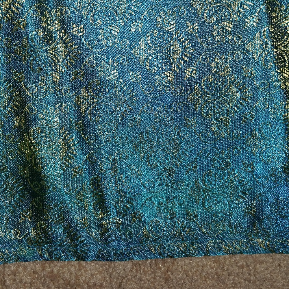 Table Runner - Picture 2 of 3